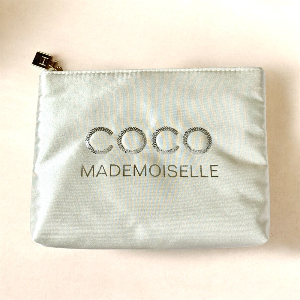 Chanel Coco Mademoiselle Cosmetic Pouch Beauty Makeup Bag Clutch Gold Charm NEW - Picture 8 of 8